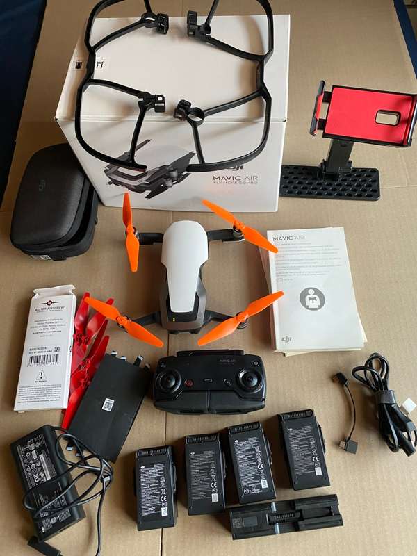BOXED DJI MAVIC AIR WHITE|REMOT CONTROLLER|4 BATTERIES|POUCH|BOX| 2 SET OF PROPELLERS|GOOD CONDITION